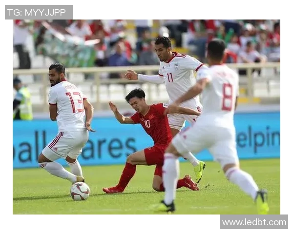 中国对阵伊朗足球比赛现场直播全程回顾与精彩瞬间分析